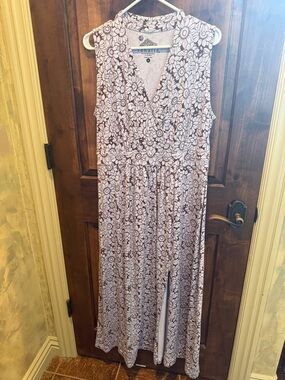 Sanctuary Brown & White Floral V-Neck Sleeveless Maxi Dress